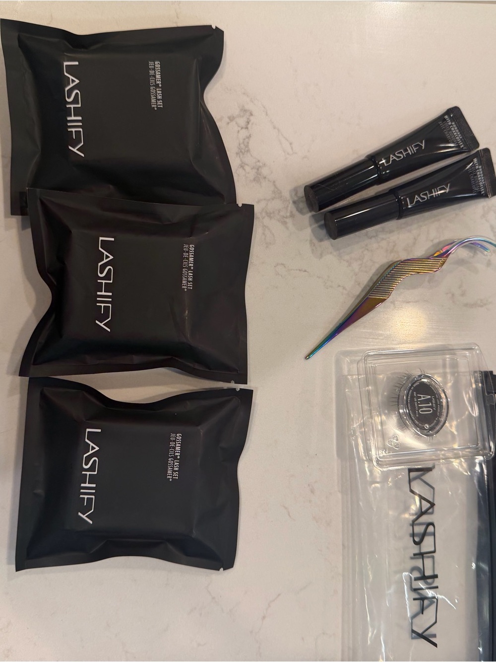 LASHIFY Black Lash Extension Kit with Iridescent Tweezers
